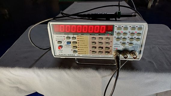 RACAL-DANA nanosecond UNIVERSAL COUNTER Messgerät