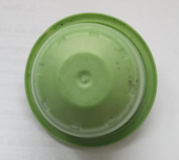 grüner Kunststoffdeckel