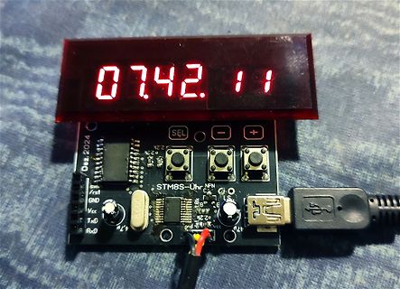 STM8S-Uhr mit 7-Segment-Display und USB-Anschluss