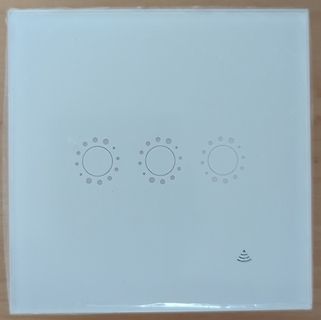 Weißer quadratischer Lichtschalter mit drei kreisförmigen Symbolen