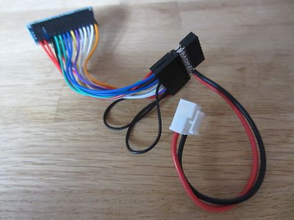 Bunter Flachbandkabel-Verbindung mit Stromanschluss