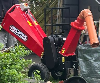 Roter Häcksler von GeoTech Pro