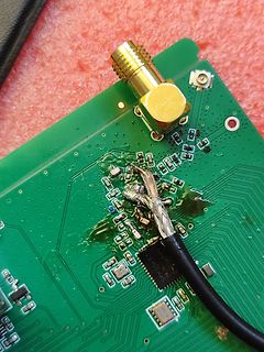 Leiterplatte mit SMA-Stecker und angelötetem Koaxialkabel