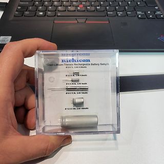 Nichicon Lithium-Titanat Akku-Proben in Kunststoffbox