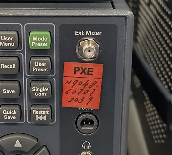 Nahaufnahme der Bedienoberfläche eines elektronischen Geräts