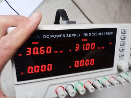 Labor-Labornetzteil mit Digitalanzeige