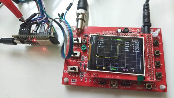 Elektronik-Aufbau mit Display und Messwerten