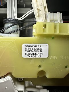 Typenschild eines elektronischen Bauteils