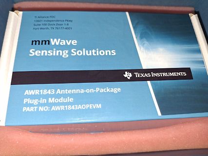 Verpackung eines Texas Instruments AWR1843 Moduls