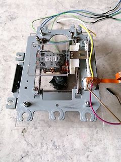 Mechanik und Elektronik eines CD-Laufwerks