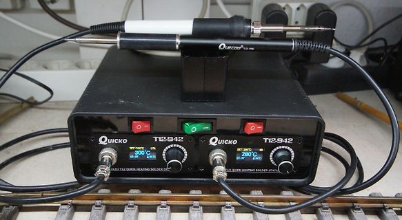 Quicko T12-942 Lötstation mit zwei Lötstationen