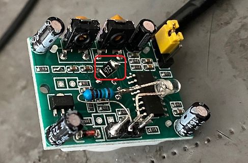 Bestückte Leiterplatte mit elektronischen Bauteilen
