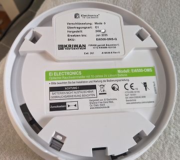 Rückseite eines Ei Electronics Rauchwarnmelders