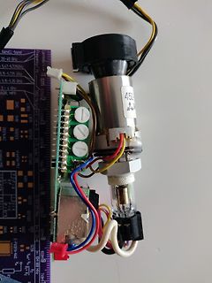Elektronikaufbau mit Leiterplatte und Bauteilen