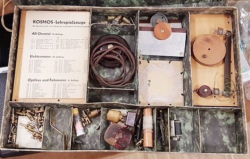 Kosmos-Lehrspielzeuge Optik und Fotomann Kasten mit Experimentierutensilien