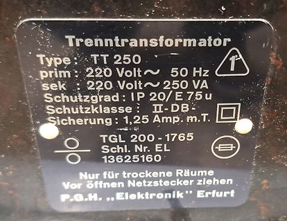 Typenschild eines Trenntransformators