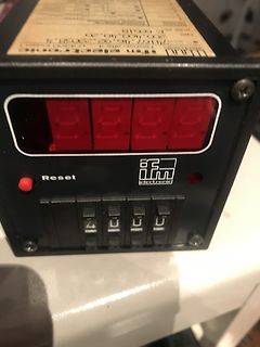 Elektronisches Messgerät mit 7-Segment-Anzeige
