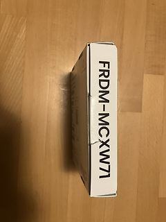 Verpackung mit Typenbezeichnung