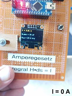 Messaufbau mit OLED-Display auf Lochrasterplatine