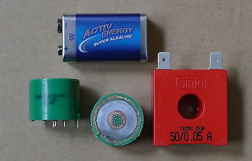 9V Batterie, Bauteile und ein Sirio-Relais