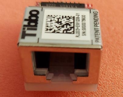Tibbo Netzwerkmodul mit QR-Code und Seriennummer
