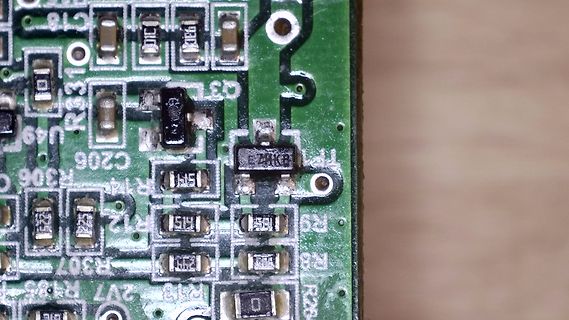 Nahaufnahme einer Leiterplatte mit SMD-Bauteilen