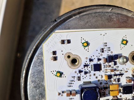 Nahaufnahme einer Leiterplatte mit elektronischen Bauteilen