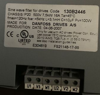 Typenschild eines Sinusfilters für Danfoss Drives