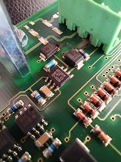 Nahaufnahme einer Leiterplatte mit SMD-Bauteilen