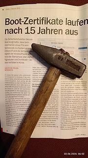Foto eines Zeitschriftenartikels über Windows Secure Boot Zertifikate