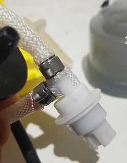 Schlauchverbindung mit Metallclips