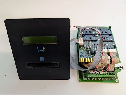 Elektronikmodul mit Display und Leiterplatte