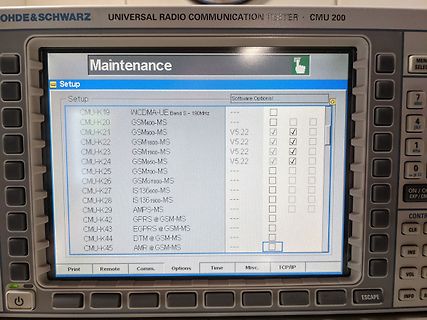 Display eines Rohde & Schwarz CMU 200 Messgeräts