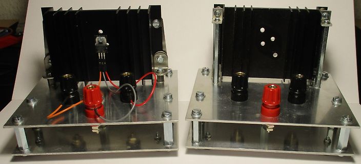 Zwei elektronische Baugruppen mit Kühlkörpern