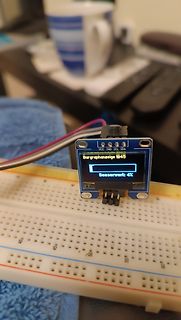 OLED-Display auf Breadboard mit Sensorwert