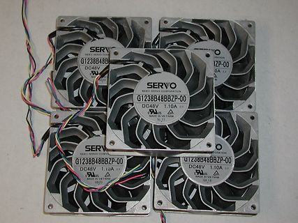 Fünf Nidec Servo Lüfter