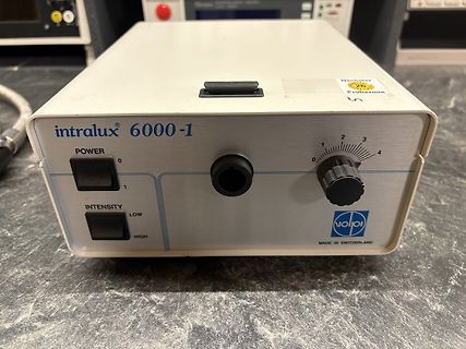 Intralux 6000-1 Gerät mit Reglern