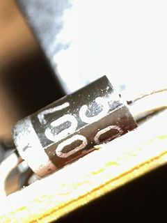 Nahaufnahme eines Elektrolytkondensators