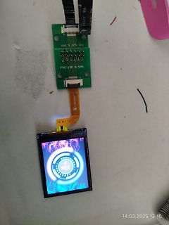 Leiterplatte mit Display und Flachbandkabel