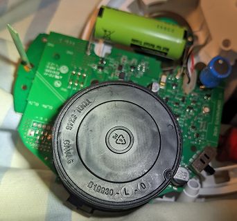 Leiterplatte mit Batterie und Lautsprecher