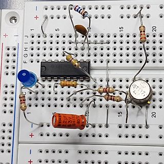 Aufbau auf Breadboard mit LM317 Spannungsregler