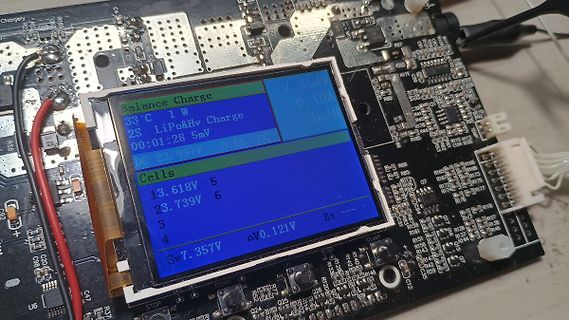 Leiterplatte mit LCD-Display und Batteriemessung