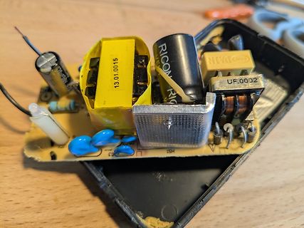 Innenansicht eines Netzteils auf Leiterplatte