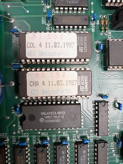 Nahaufnahme von EPROMs auf einer Leiterplatte
