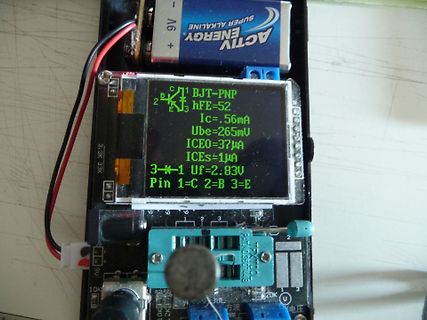 Transistor-Tester mit Display und 9V-Batterie