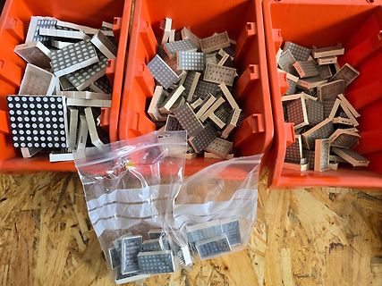 LED-Matrizen in Kunststoffboxen und Beuteln