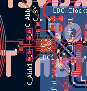 Ausschnitt eines PCB-Layouts mit Kondensatoren und Beschriftungen