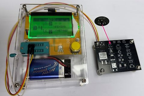 Transistor-Tester mit SOT23 Bauteil und Display