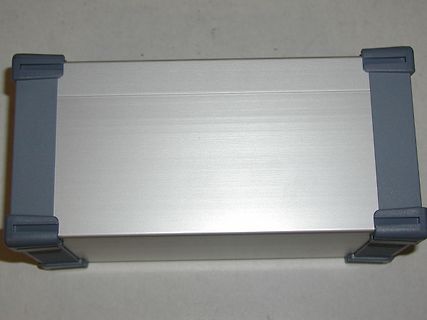 Aluminiumgehäuse mit Eckschutzkappen