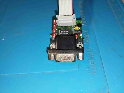 Leiterplatte mit DB9-Anschluss und Flachbandkabel